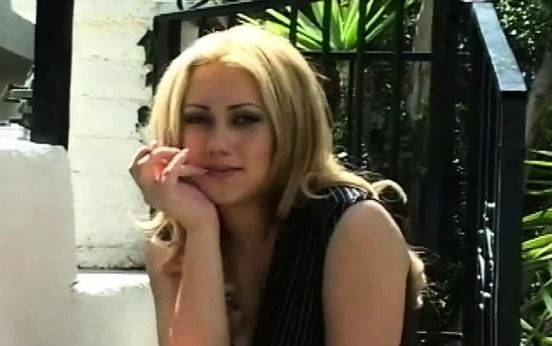 Maid who likes showing her extremely lovebox - drtuber.com on poweredporn.com