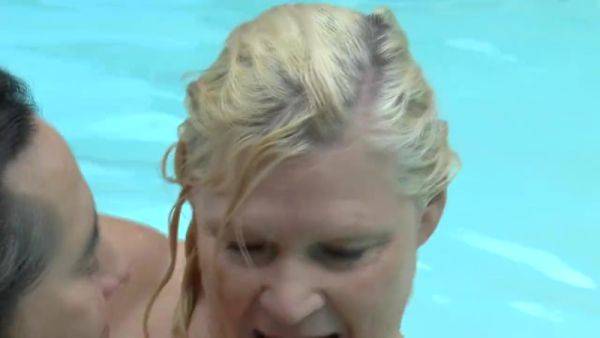 Fuck with Busty Hot Woman in Swimming Pool - hotmovs.com on poweredporn.com