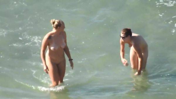 2 Nude Friend - hotmovs.com on poweredporn.com