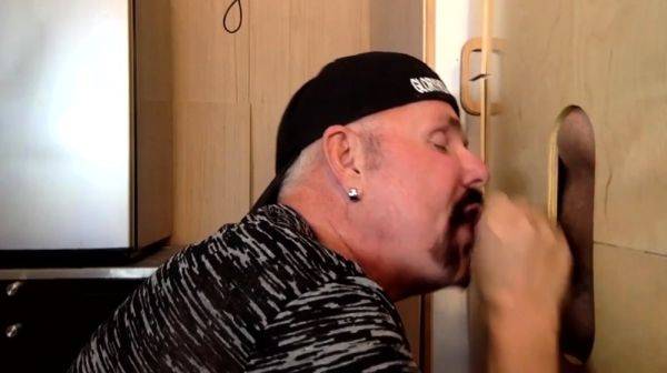 Cock greedy DILF sucks gloryhole penis - drtuber.com on poweredporn.com