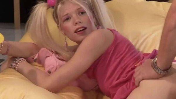 Max and Jayda's Home Fuck Session - veryfreeporn.com on poweredporn.com