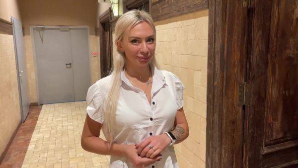 Hot and dangerous blowjob in the toilet of the shopping center from a Russian saleswoman. - anysex.com - Russia on poweredporn.com