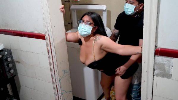 Cunada Va La Ropa Con Falda Muy Cortita - upornia.com on poweredporn.com