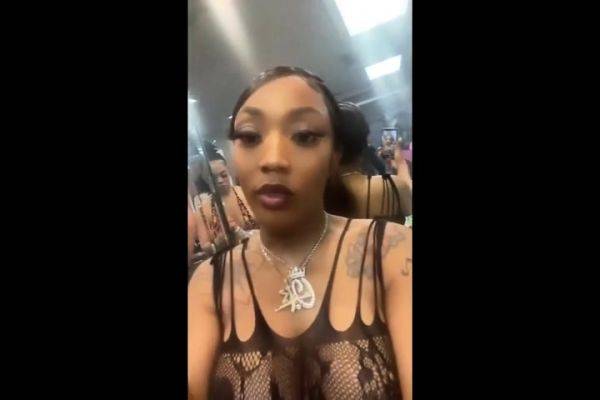 Webcam beauty and her toys have solo sex - drtuber.com on poweredporn.com