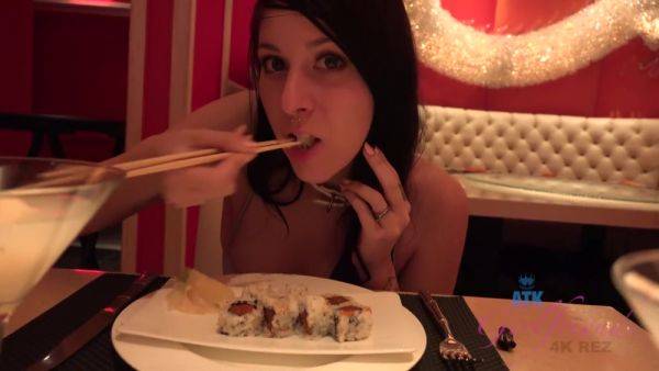 Virtual Vacation In Las Vegas With Luna Kitsuen Part 1 - hotmovs.com - Usa on poweredporn.com