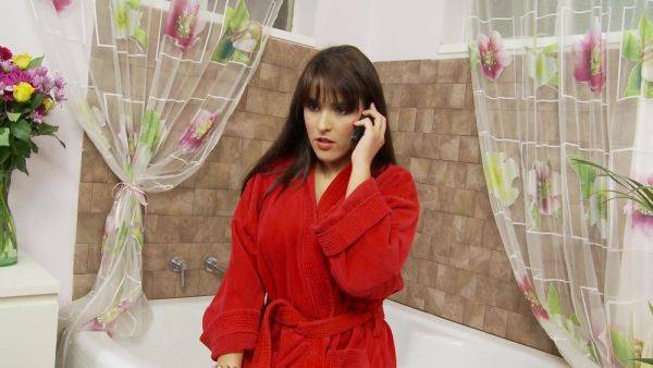 A Horny Woman Gets Her Pussy Penetrated - Valery Summers - upornia.com on poweredporn.com