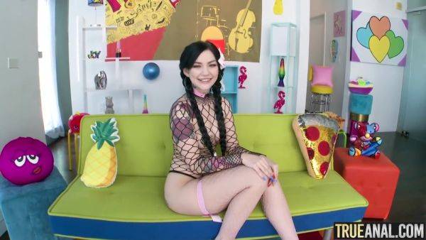 - Anal Princess Neveah Snow Gets Stretched Out - videomanysex.com on poweredporn.com