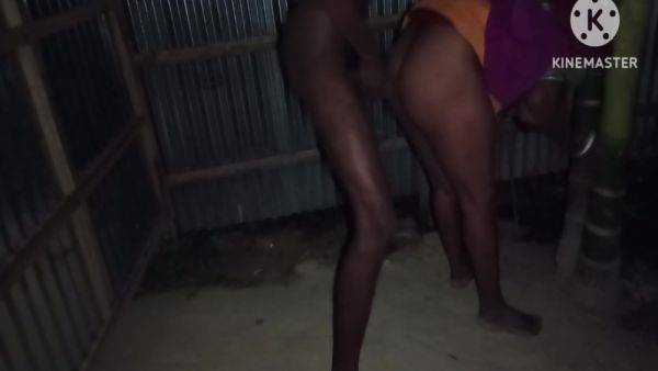 Badi Bhabhi Ko Ghar Ke Bahar Bula Kar Chudai Ki - desi-porntube.com - India on poweredporn.com