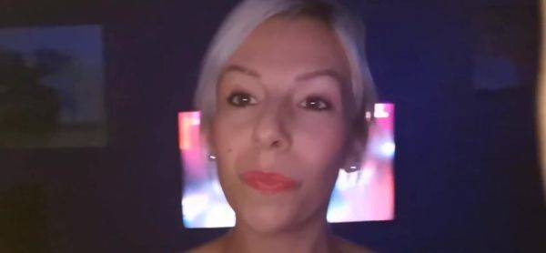 En soirée j invite deux mecs à les sucer - txxx.com - France on poweredporn.com