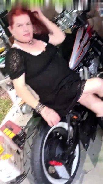 She loves having her pussy eaten and motorcycles!! - drtuber.com on poweredporn.com