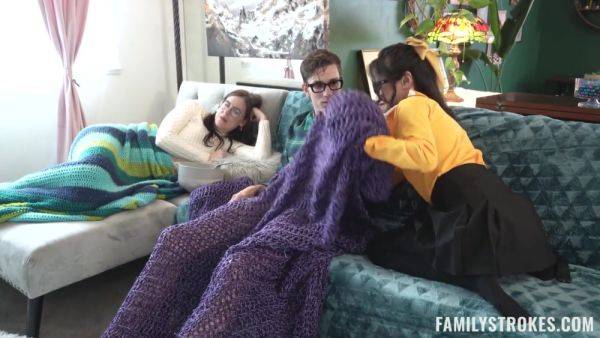 Jade Kimiko & Nikki Zee & Parker Ambrose in Friendly Cumpetition - FamilyStrokes - hotmovs.com on poweredporn.com