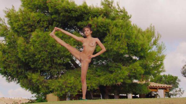 Gorgeous Girl And Alissa Foxy - Doing Sports Naked Outdoors - hclips.com - Russia on poweredporn.com