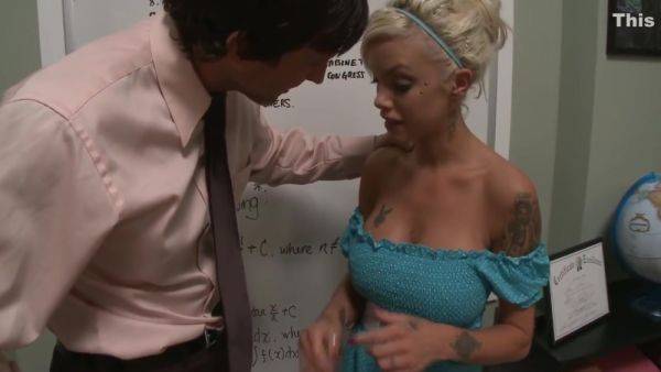 Delta White In An Experienced Woman With Golden Hair Gets - hotmovs.com on poweredporn.com