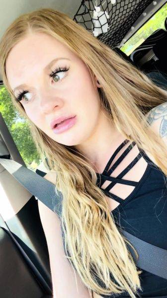 Blonde babe scarlet solo webcam - drtuber.com on poweredporn.com