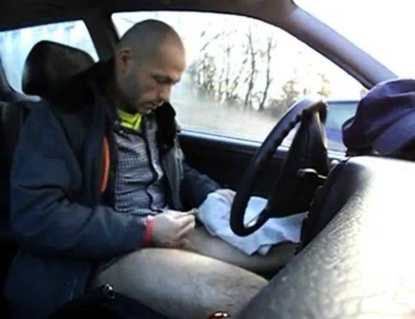 Wanking in the Car - drtuber.com on poweredporn.com