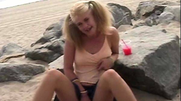Little Summer gets horny at beach - drtuber.com on poweredporn.com