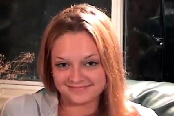 Destaine smoking (the blonde) - drtuber.com on poweredporn.com