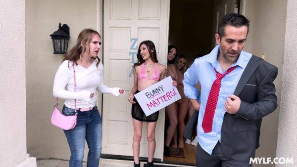 Strong cock for the sexy ladies in surreal FFFM - hellporno.com on poweredporn.com