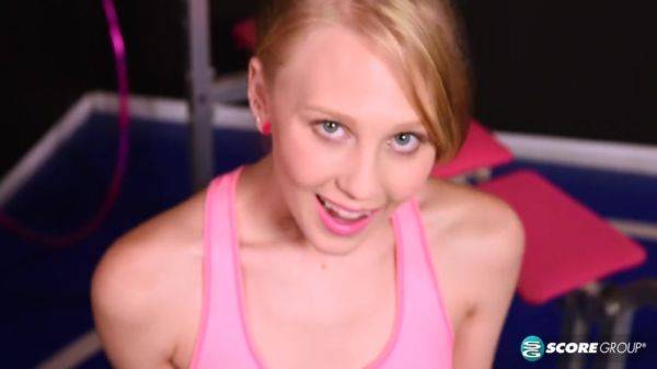 Staying Tight - hclips.com on poweredporn.com