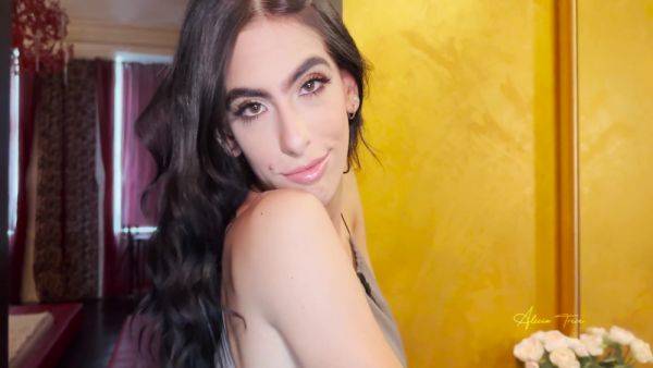 Alicia Sucks Lutros - hclips.com on poweredporn.com