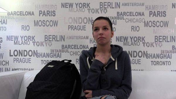 Cute brunette amateur blowjob - drtuber.com on poweredporn.com