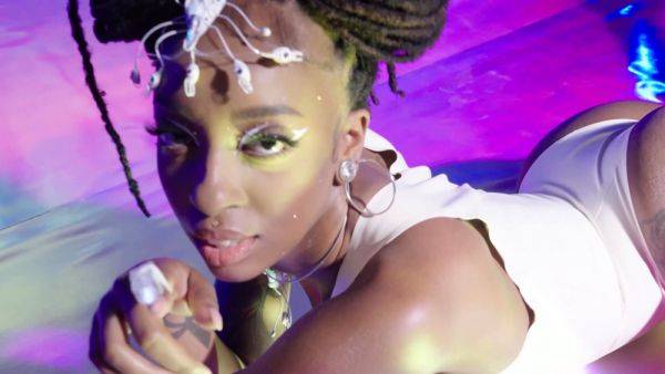 Big boobed ebony muse shows her passion - drtuber.com on poweredporn.com