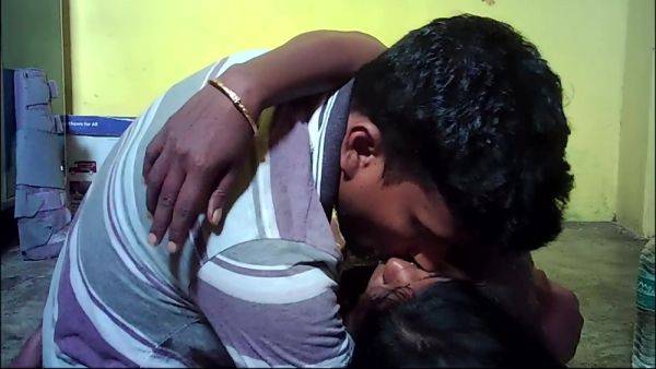 Indian Village House Wife And Housband Hot Sexy Kissing Ass - desi-porntube.com - India on poweredporn.com