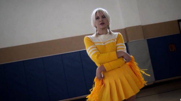 Petite blonde MILF posing before match - drtuber.com on poweredporn.com