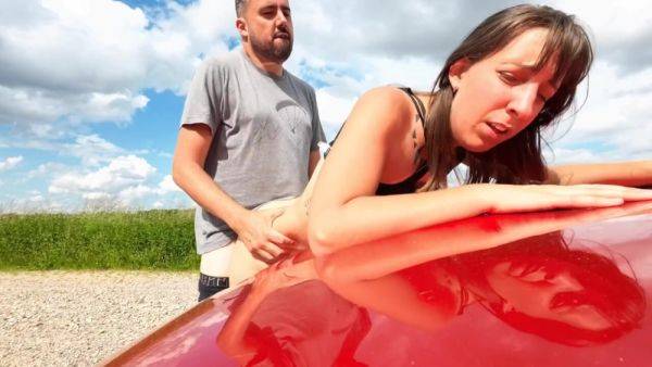 Putain demonte moi sur le capot - txxx.com - France on poweredporn.com