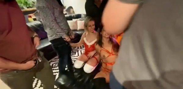 Les mères Noël en chaleur - txxx.com - France on poweredporn.com