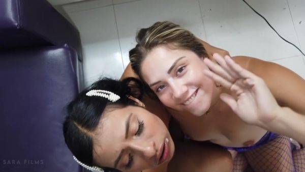 Sara Blonde In Mi Amiga Y Yo Compartimos Una Polla Muy Grande Y Gruesa - hclips.com - Colombia on poweredporn.com