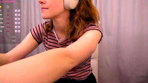 Amateur pantyhouse webcam teen strips and strokes her vagina - drtuber.com on poweredporn.com