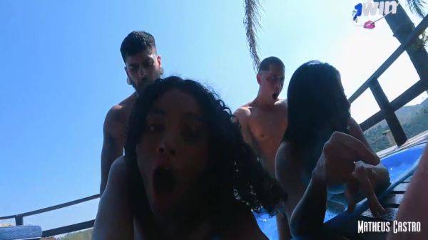 Matheus Castro In Brasileiras Safadas Dando A Bucetinha Em Piscina Publica - Troca De Casais - Collab Galego Bsb 7 Min - hclips.com - Brazil on poweredporn.com