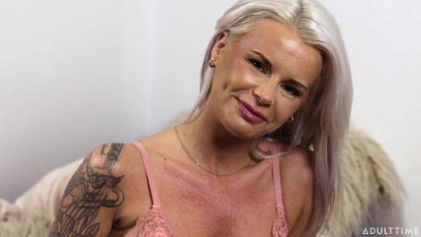 La Petite Blonde - Up Close - videomanysex.com on poweredporn.com