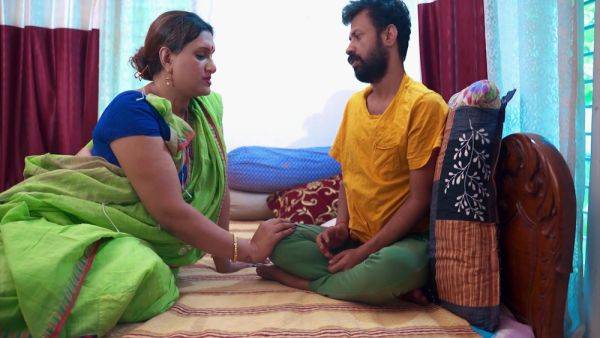 Hindi Sex - Hot Big Boobs Desi Look Indian Bhabhi Seduces Devar - desi-porntube.com - India on poweredporn.com