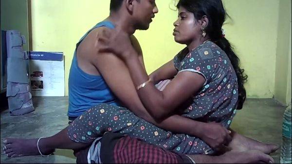 Indian Village House Wife Romantic And Big Boons Pressing - desi-porntube.com - India on poweredporn.com