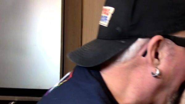 Gloryhole mature DILF sucks in closeup - drtuber.com on poweredporn.com