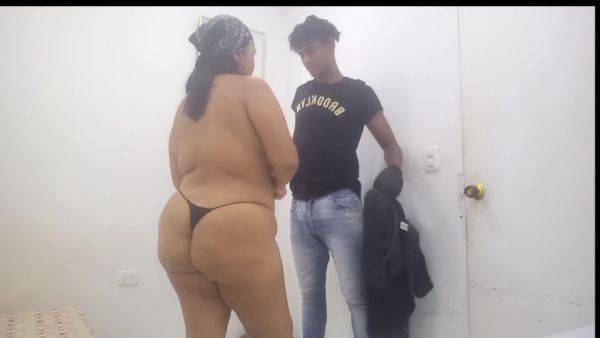 Young Delivery Man Is Surprised By A Hot Girl And Pays Her With Her Pussy, Watch Her Get Milk - desi-porntube.com - India on poweredporn.com