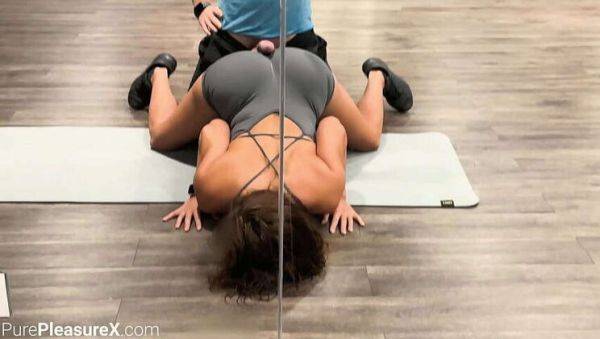 Amateur Brunette's Naughty Gym Encounter: A Steamy POV Experience - veryfreeporn.com on poweredporn.com