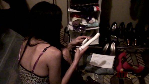 Chatting with Zoey - hotmovs.com on poweredporn.com