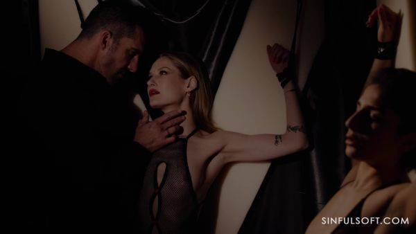 Nude babes share dick together in highly passionate group perversions - hellporno.com on poweredporn.com