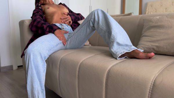 Stepbrother Filmed His Stepsister Masturbating In Jeans In His Bedroom - upornia.com on poweredporn.com