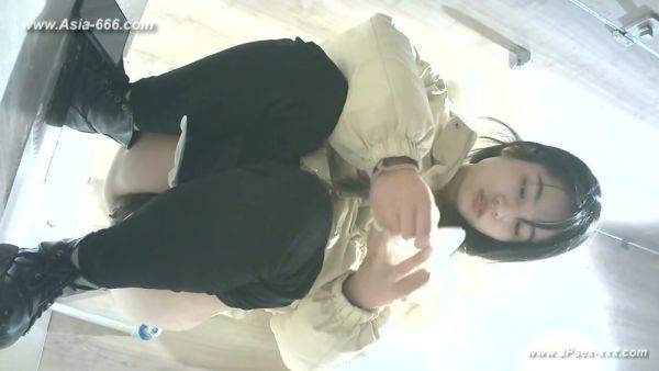 Chinese girls go to toilet.322 - txxx.com - China on poweredporn.com