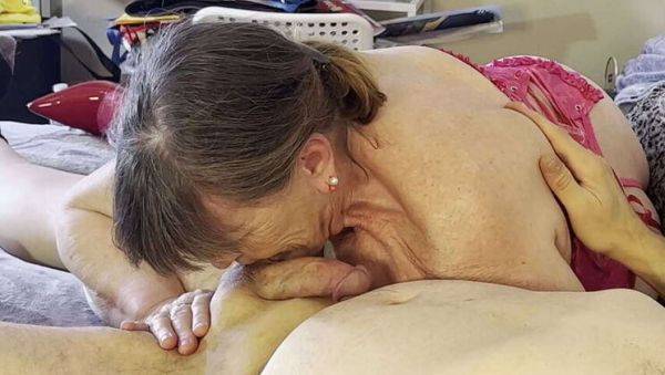 Granny Fuchsia: MILF Blowjob Queen - xxxfiles.com on poweredporn.com