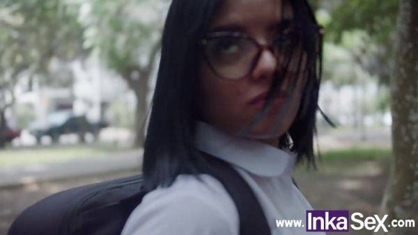 Big ass 18 year old schoolgirl gets caught by stranger - hotmovs.com - Peru - Colombia on poweredporn.com