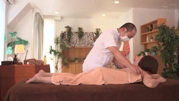 Fainting in agony at the beauty salon 09678 - txxx.com on poweredporn.com