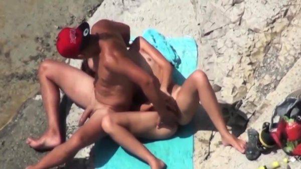 Peeping at stepdaughter's sex on the beach - drtuber.com on poweredporn.com