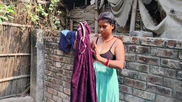 The Country Woman Went To Take A Bath With Her Husband And Said Chaudo - desi-porntube.com - India on poweredporn.com