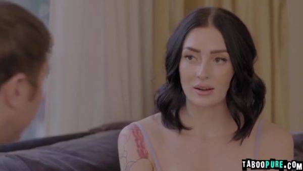 Jackson Continues To Spy On Jennifer - hotmovs.com on poweredporn.com