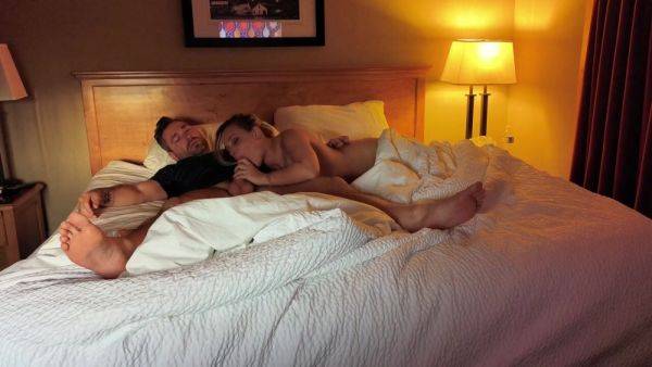 Tiffanie envie de sexe à son reveil - txxx.com - France on poweredporn.com